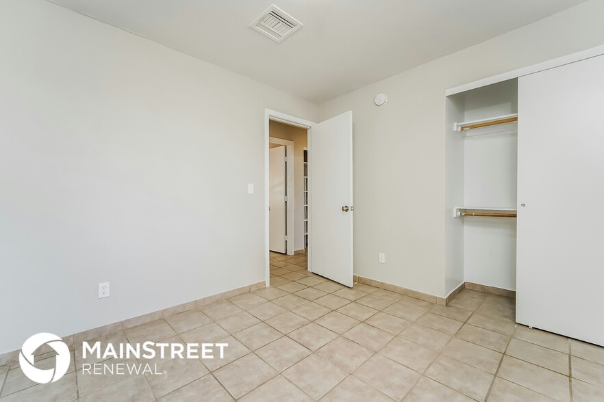 Building Photo - 7400 W Calle Medina
