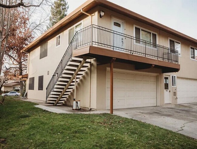 Building Photo - Private Deck & Prime Location | 2BR Sacram...