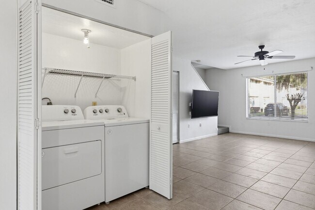 Building Photo - Southfork Oaks Condo