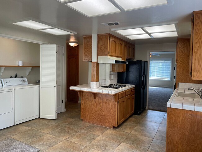 Building Photo - East Sacramento Single Family Home