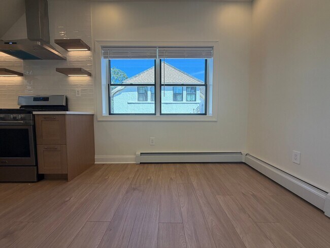 Building Photo - 5016 N Lawndale Ave