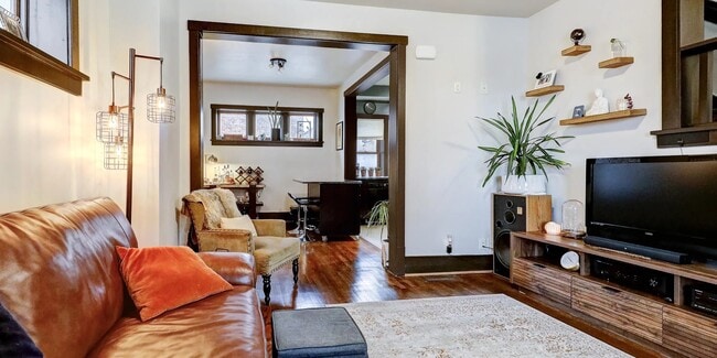 Building Photo - 658 S 26th Ave