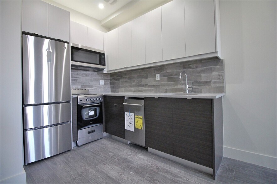 Building Photo - NEW 1 Bed in Prospect Park South!