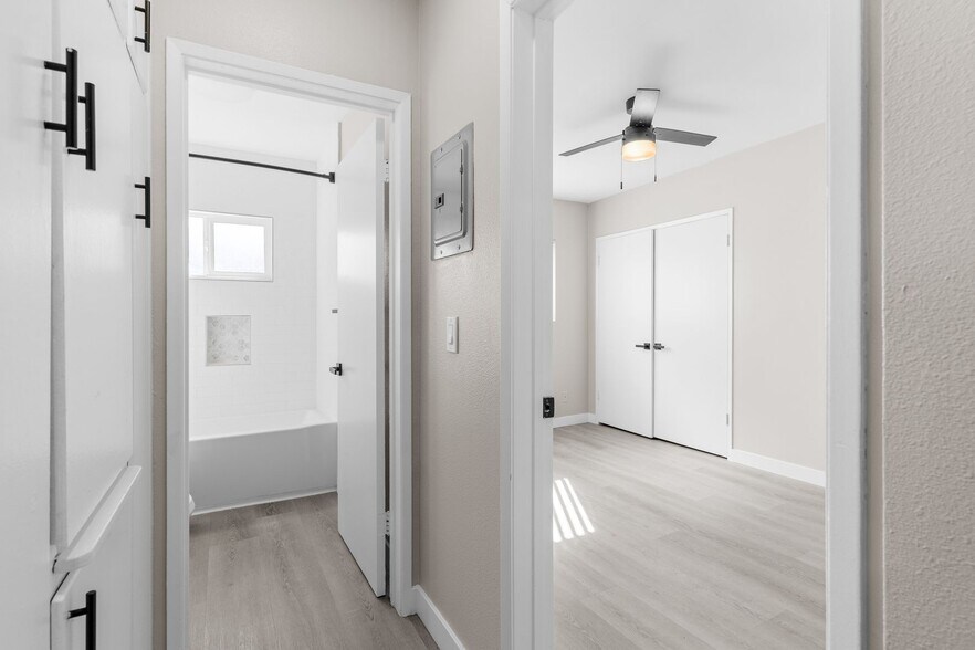 Building Photo - 113 S Lillie Ave