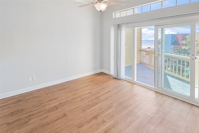 Building Photo - 7820 Seawall Blvd