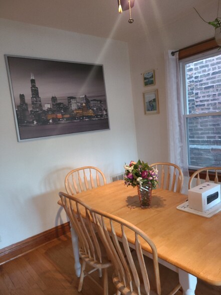 Building Photo - 2024 W Chicago Ave