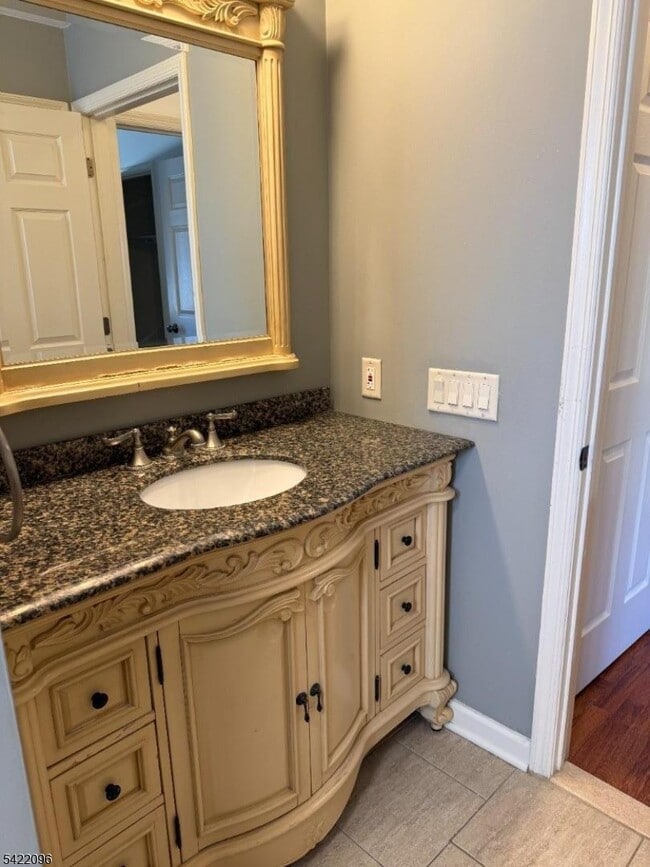 Building Photo - 518 Downer St