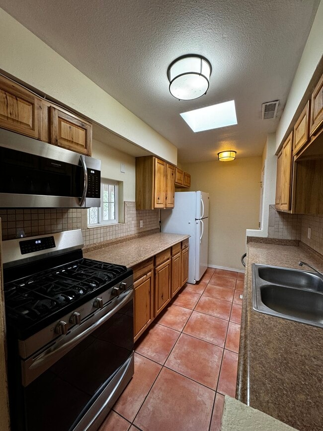 Building Photo - 4813 W Glen Dr SW
