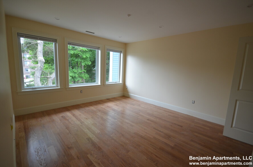 Building Photo - 118 Tremont St