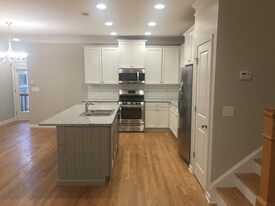 Building Photo - 1660 Habershal Dr