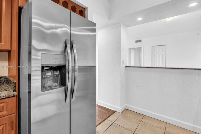 Building Photo - 5600 Collins Ave