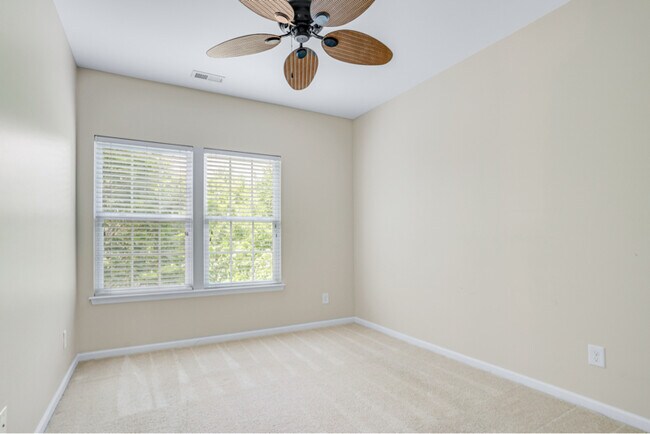 Building Photo - 9329 Lenox Pointe Dr