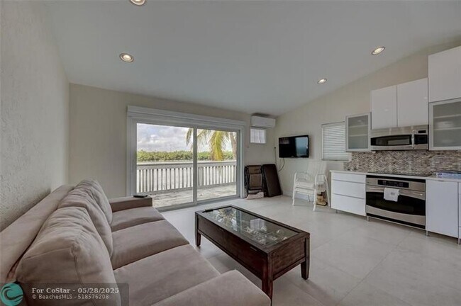 Building Photo - 1800 N Ocean Dr