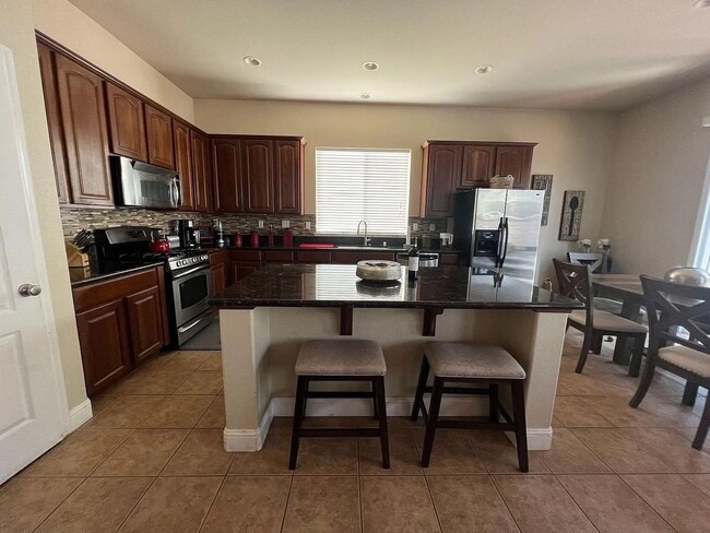 Building Photo - Clean 2000 sqft. 3 Bedroom 2 Bathroom Anatolia Home for Lease.