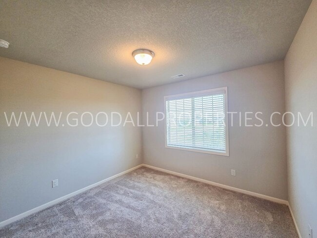 Building Photo - 885 Northview Dr