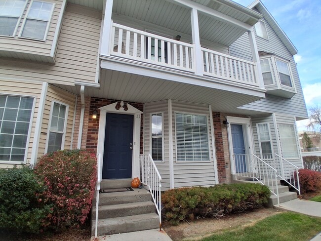 Building Photo - 986 900 E