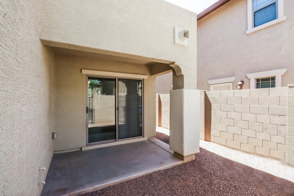 Building Photo - 2451 E Vermont Dr