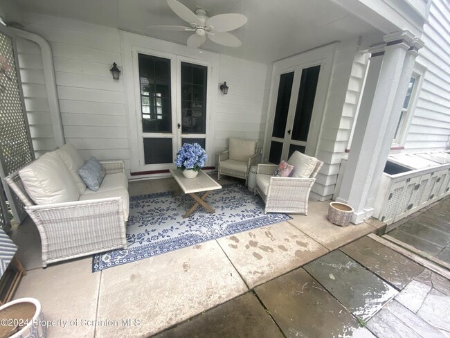 Building Photo - 1008 Electric St