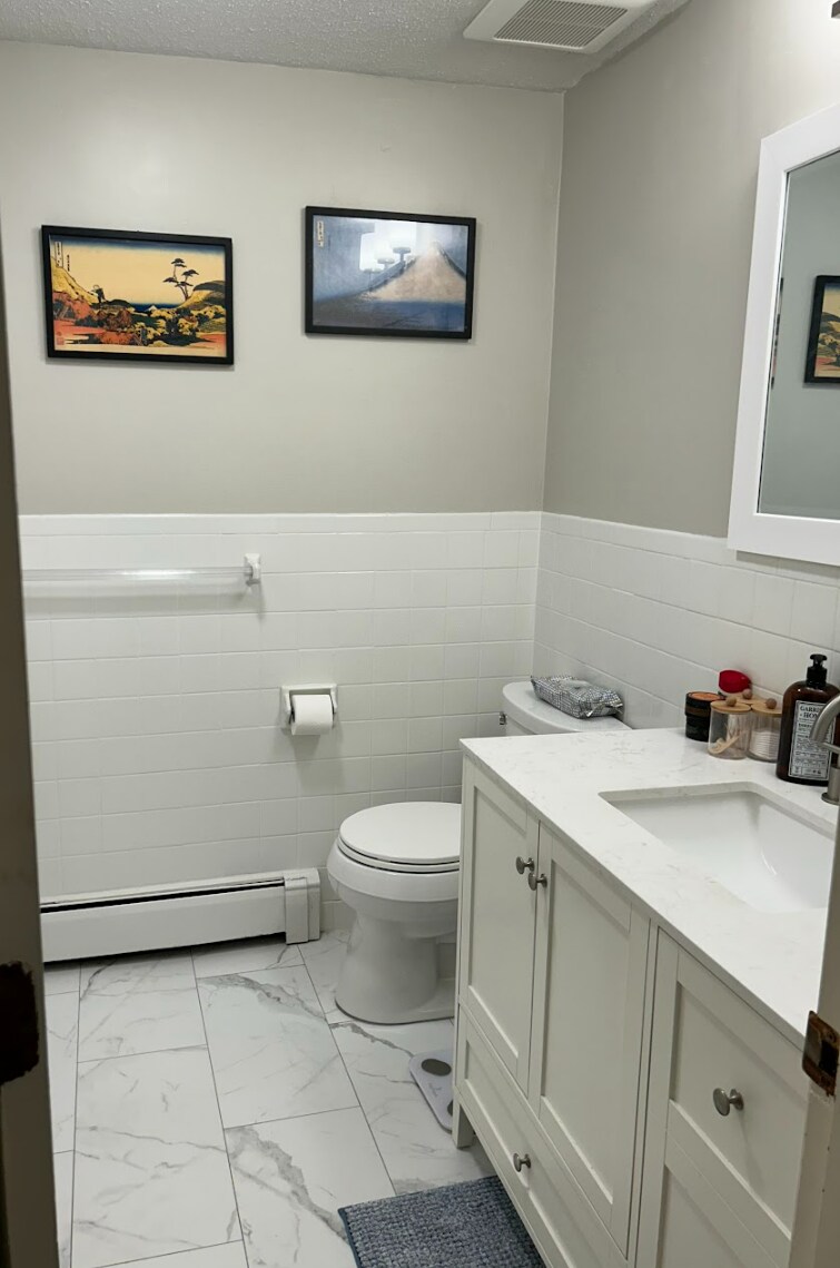 Building Photo - 3 Hallmark Gdns