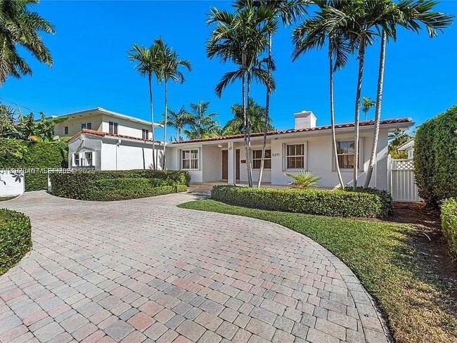 Building Photo - 5371 N Bay Rd