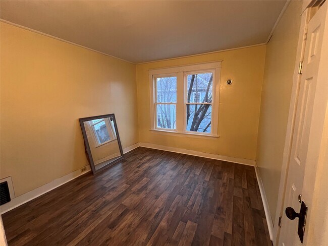 Building Photo - 155 Willow St