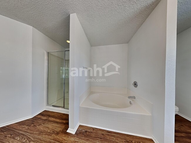 Building Photo - 10408 Wood Leaf Ct