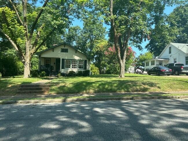 Building Photo - Heart of Historic Home