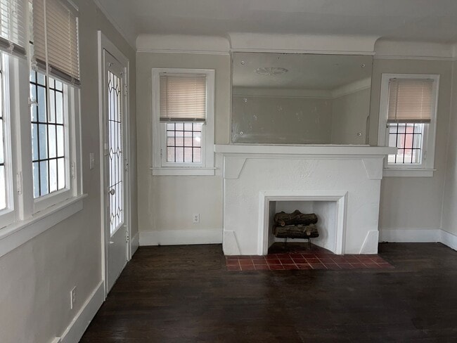 Building Photo - 3277 Calvert Ave