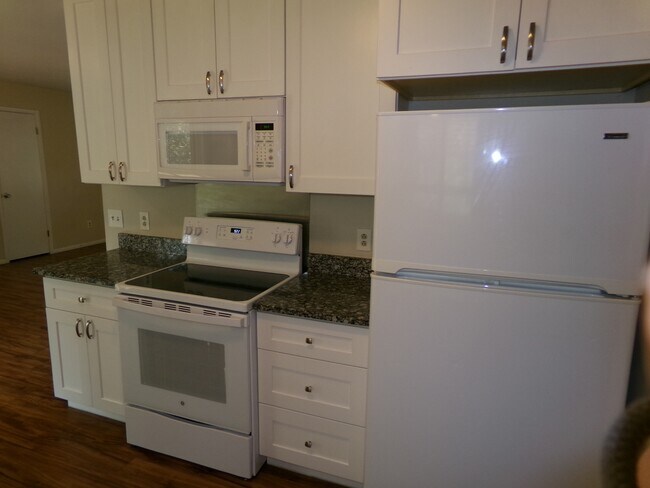 Building Photo - 1132 Ponderosa Dr