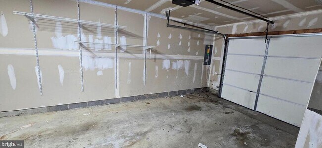 Building Photo - 8881 Goose Landing Cir