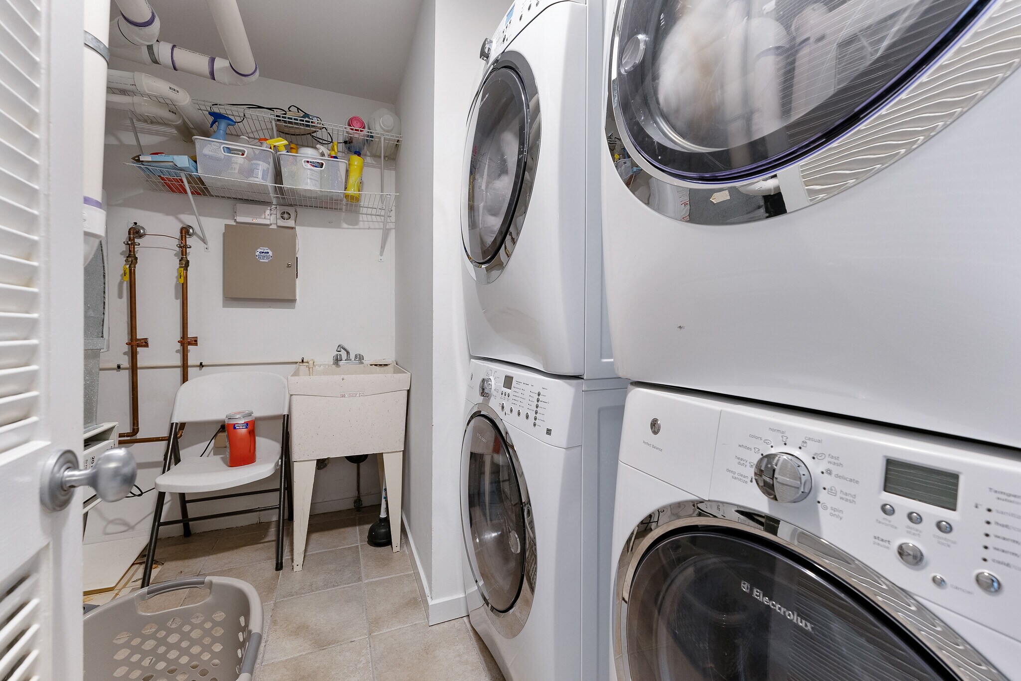 Building Photo - 7600 Bayshore Dr