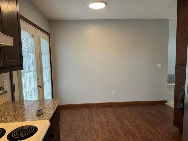 Building Photo - 13908 Jeffrey Dr