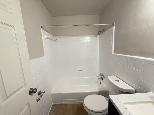 Building Photo - Updated 2BR/1BA in the Heart of Fountain City, Modern Finishes & Everyday Convenience!