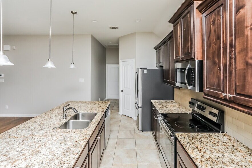 Building Photo - 220 Watson St