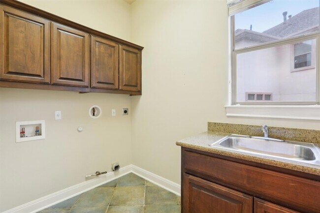 Building Photo - 10504 Prezia Dr