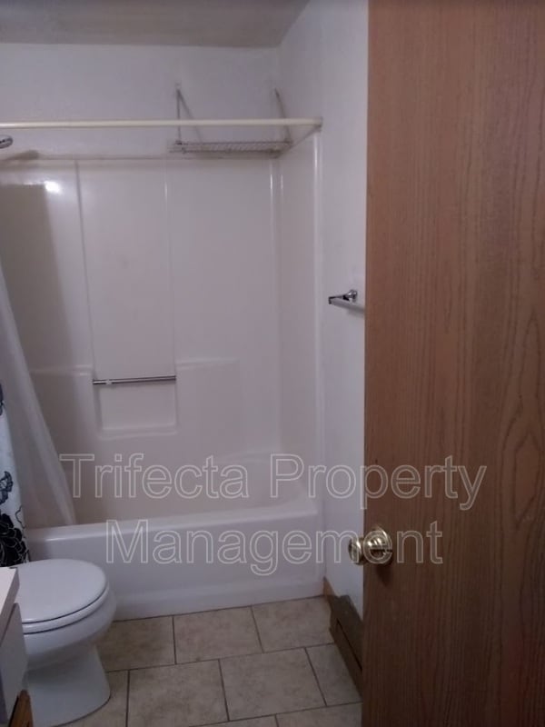 Building Photo - 4955 Basswood Dr