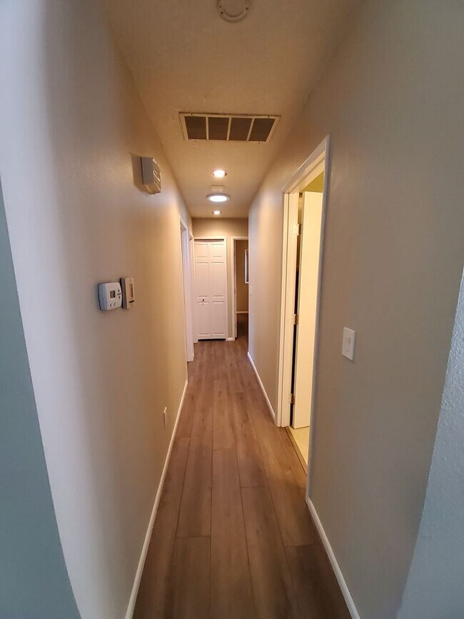 Building Photo - Great Home Near Hiteon Elementary