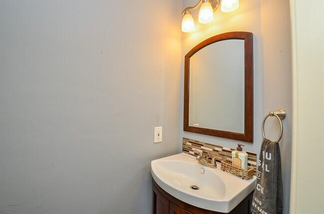 Building Photo - 15018 Moss Boulder Ct