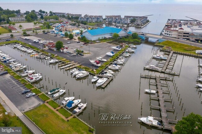 Building Photo - 8000 Delores Ct