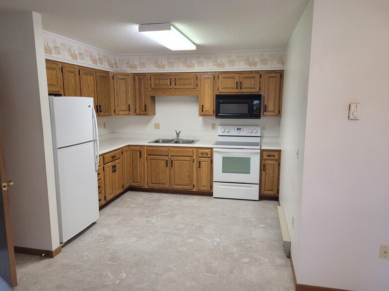 KITCHEN - 1101 W Elm Ave