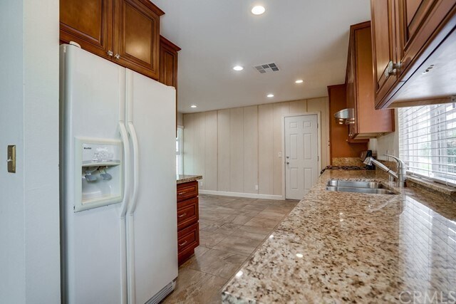 Building Photo - 650 W Florence Ave