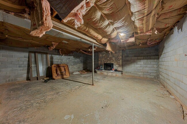 Building Photo - 5277 Bristow Rd