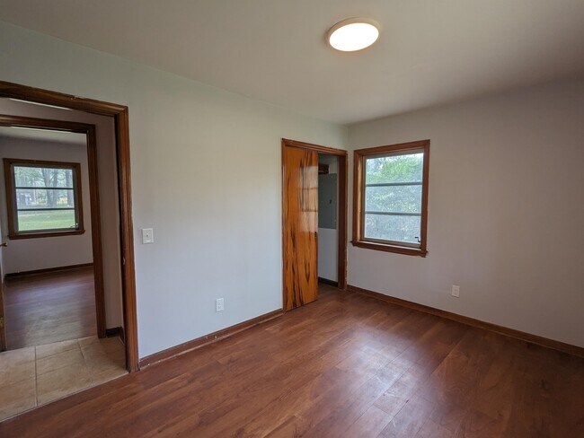Building Photo - 165 E Toombs Ave