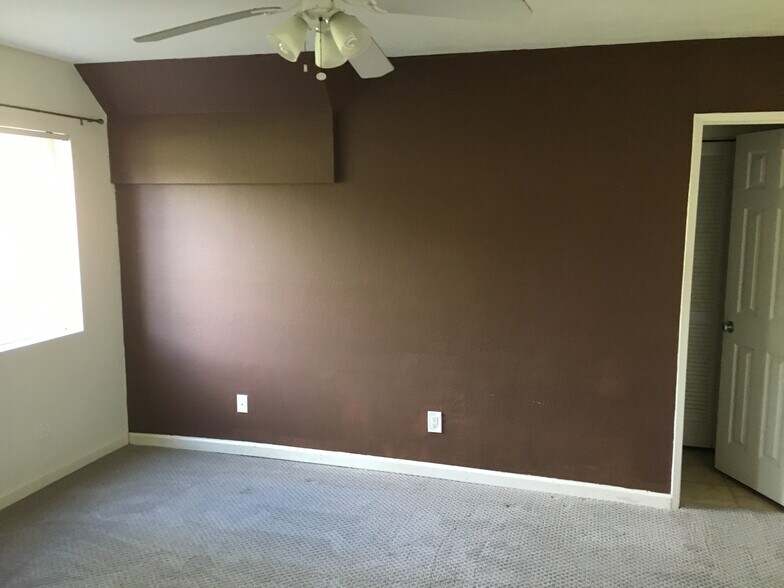 Building Photo - 7445 Charmant Dr