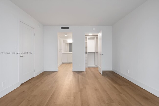 Building Photo - 555 NE 34th St