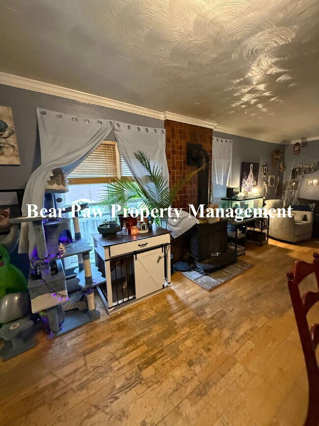 Building Photo - New Lower Prince on this Great Little Hous...