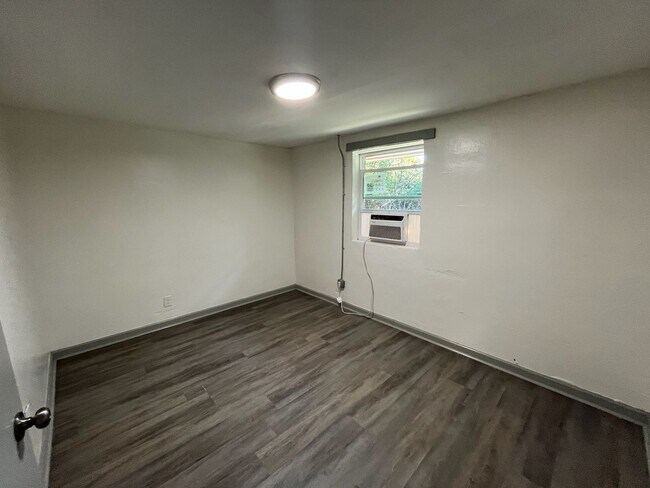 Building Photo - First Place South 1009