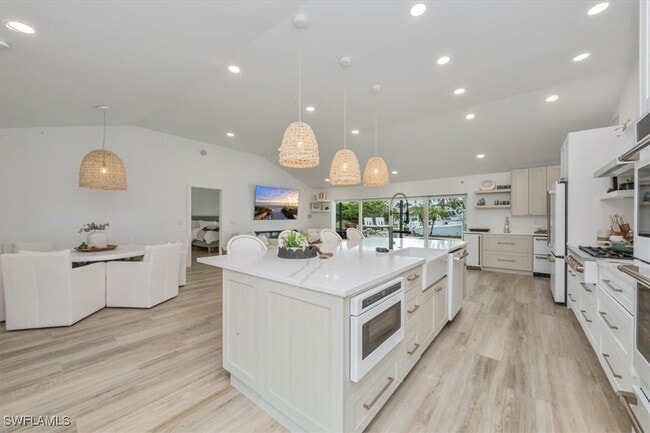 Building Photo - 1570 Bonita Ln