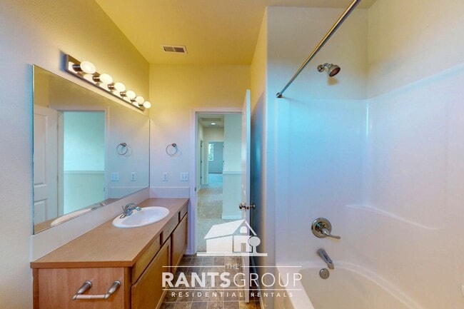 Building Photo - Spacious Summerwalk Home: 4 Bed + Den, Pri...