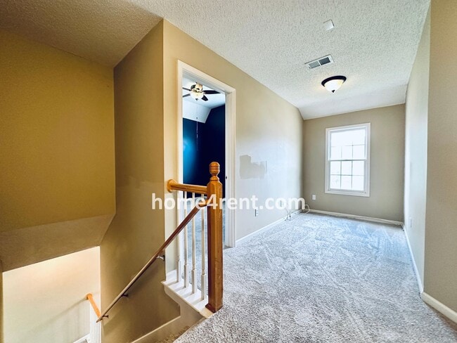 Building Photo - Fantastic South Overland Park Home in Blue...